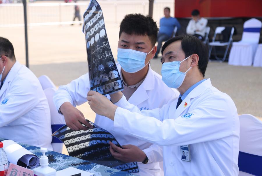 专家：如何帮助青少年远离烟草？