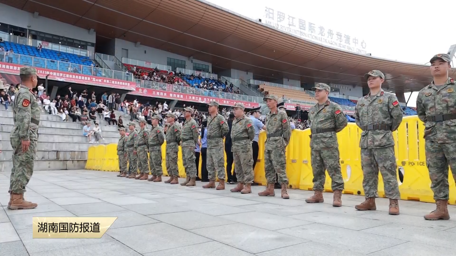 岳阳汨罗：2025架无人机闪耀夜空 迷彩民兵硬核护航