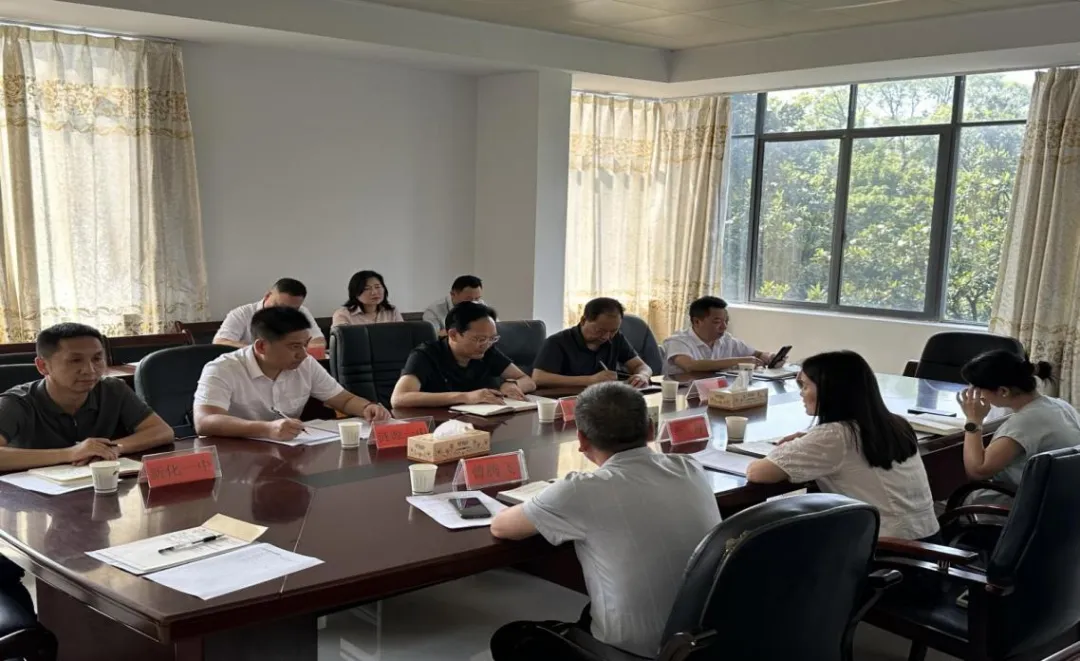 娄底市教育局组织召开“校友回湘”座谈交流会