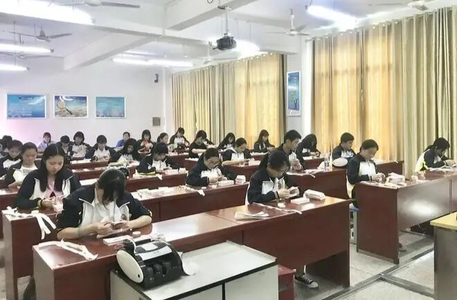 娄底市开展中等职业学校办学行为专项整治 （附举报电话）