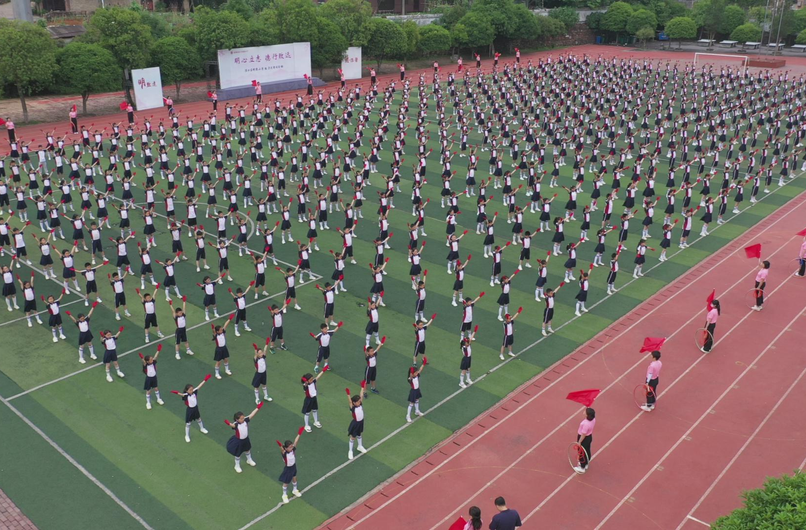 株洲市渌口区明德小学大课间视频