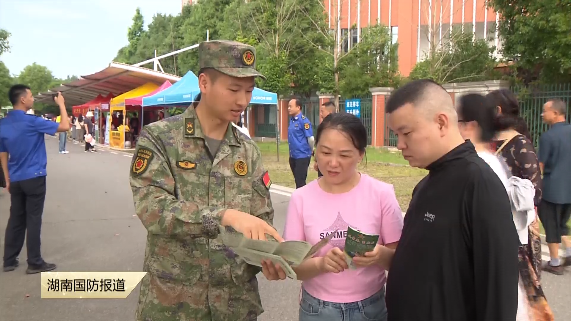 高考遇上征兵季 暖心服务架起参军“信息桥”