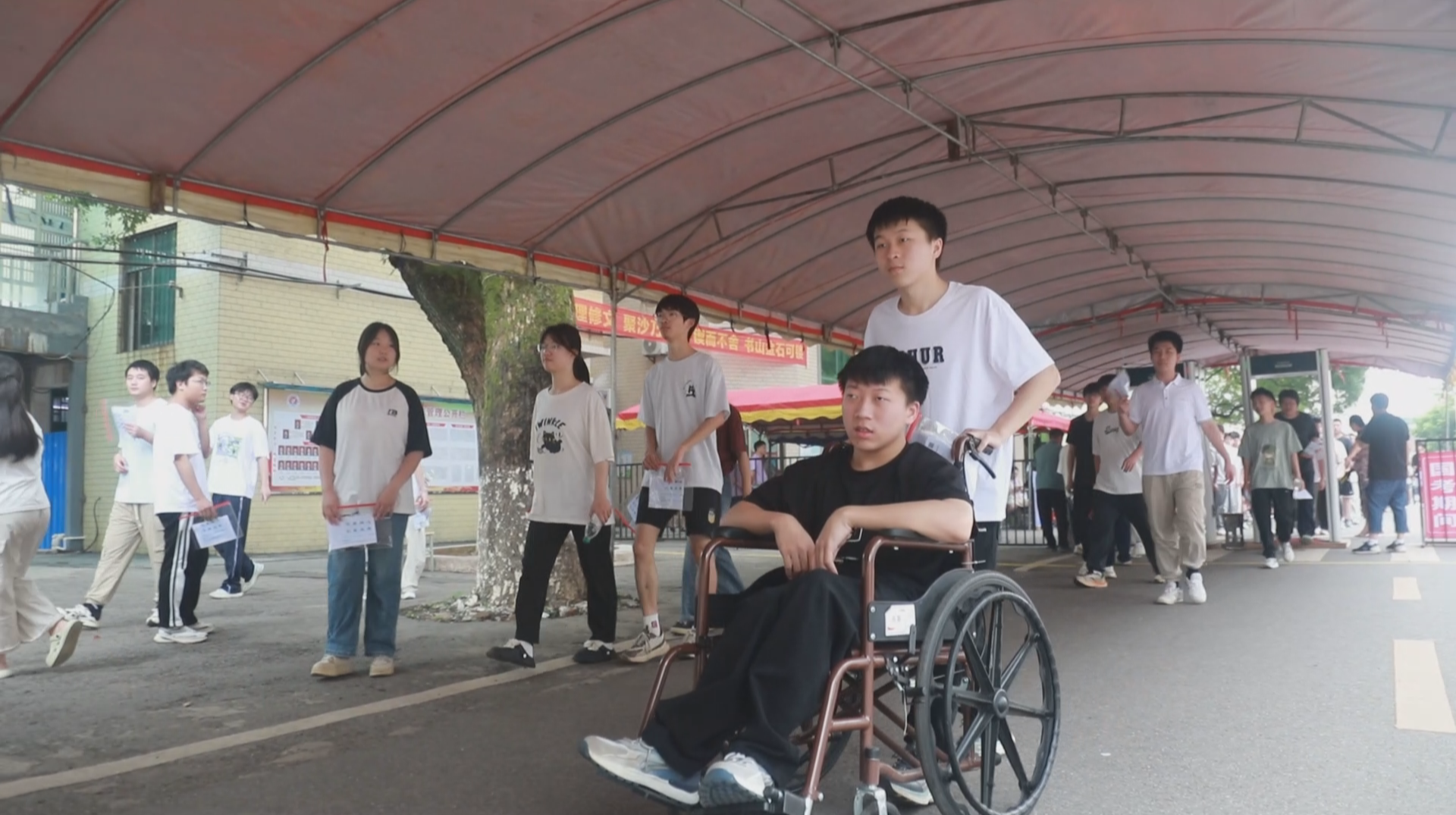 直击高考：我和脑瘫哥哥一起圆梦高考