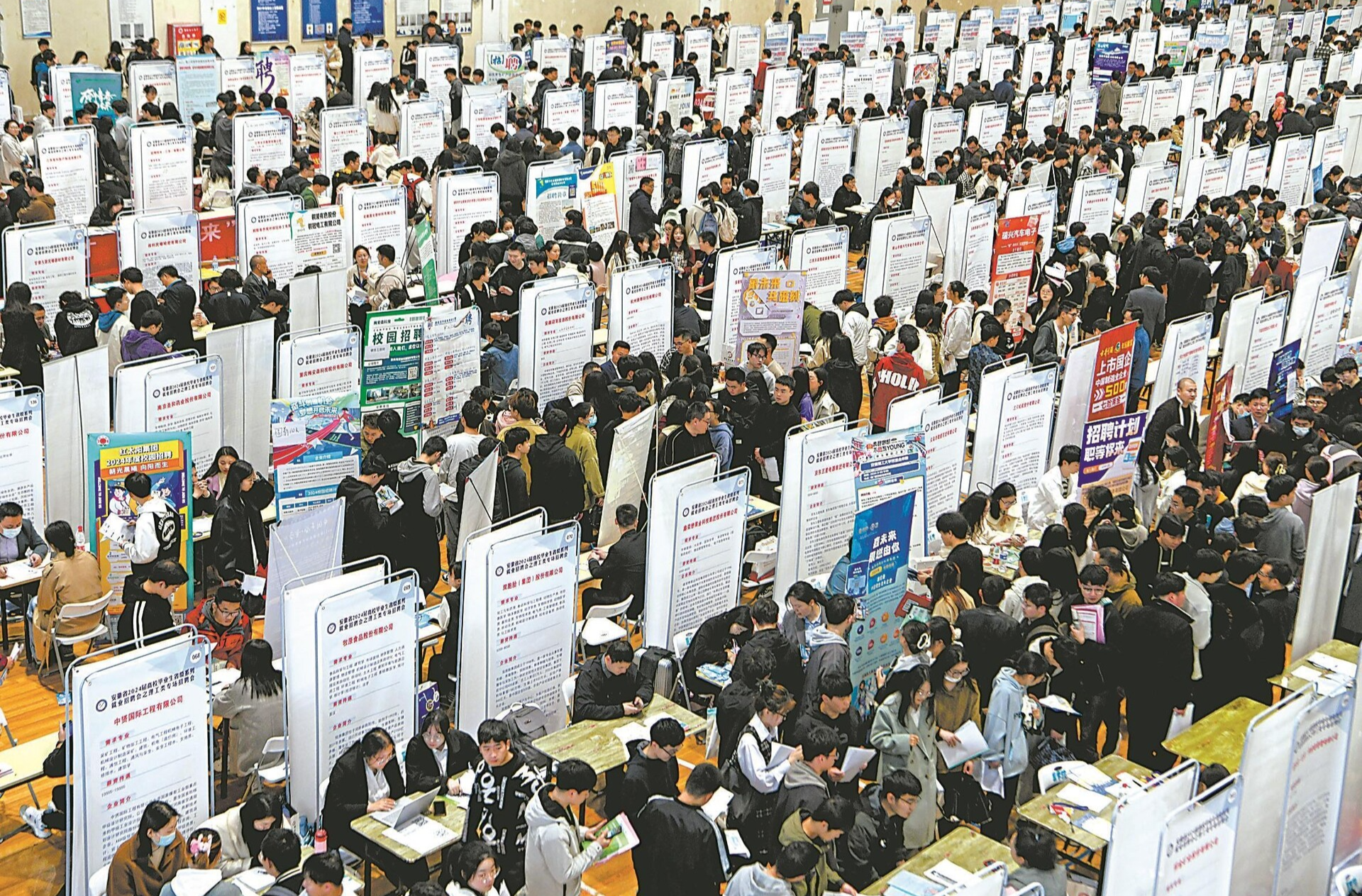 湖南高校毕业生在岗就业见习人数达2.4万 力争今年募集4万个见习岗位