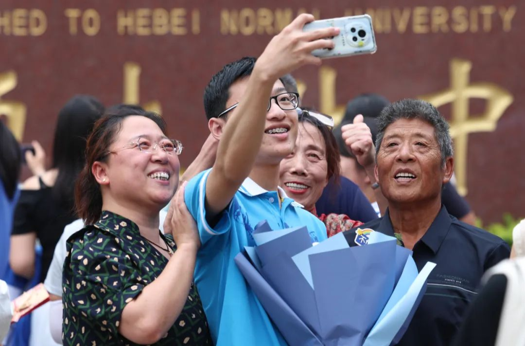 全国部分地区高考结束！追梦路上，与爱同行！