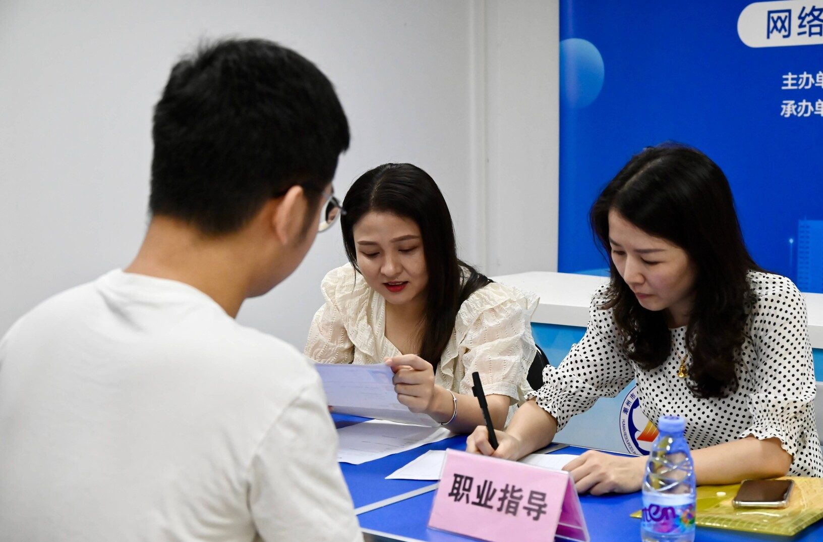 教育部同有关部门综合施策 促进人才精准供需对接