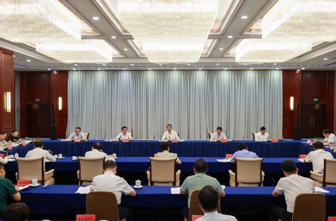 怀进鹏：以逢山开路、遇水架桥的勇气和锐气 推动促就业工作整体再加力