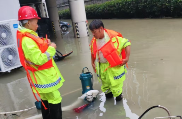 湖南全力抢修疏涝 筑牢城市安全防线
