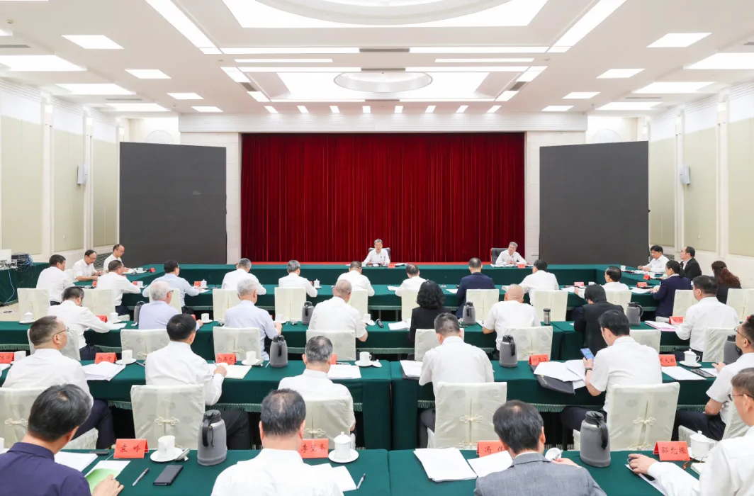 教育部召开落实纲要和三年行动计划、深化教育综合改革华南片区调研座谈会