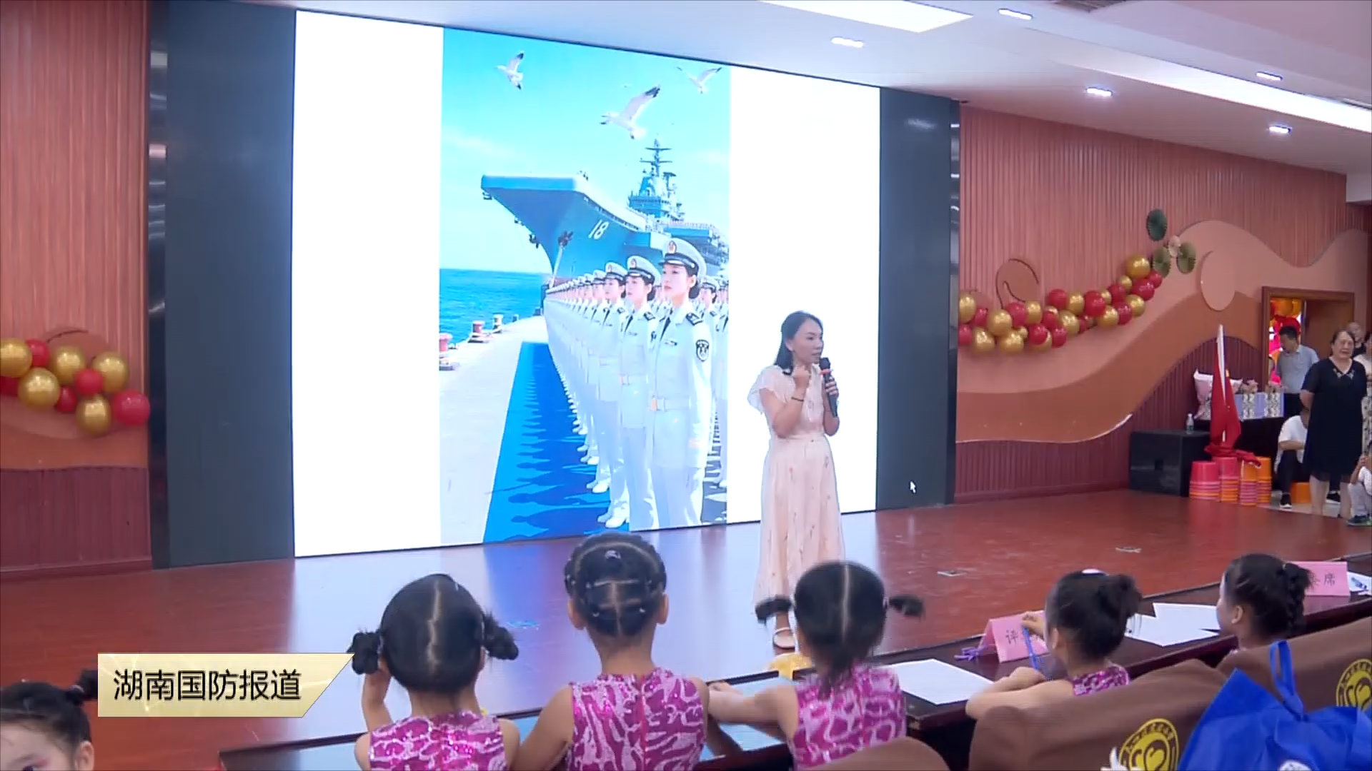 幼儿园文艺汇演：国防教育播撒萌娃心田
