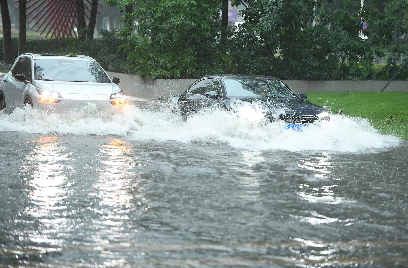 中国气象局重大气象灾害暴雨四级应急响应提升为三级 25日至27日湖南西北部仍有大到暴雨