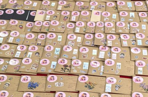 256位毕业生，256封手写信！“紫老师”的告别礼物感动网络……