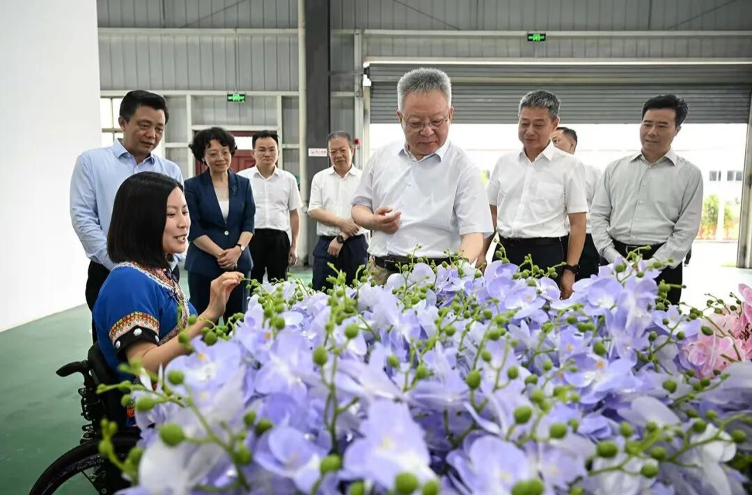 “投资于物”和“投资于人”并举，湖南省委书记调研背后的民生情怀
