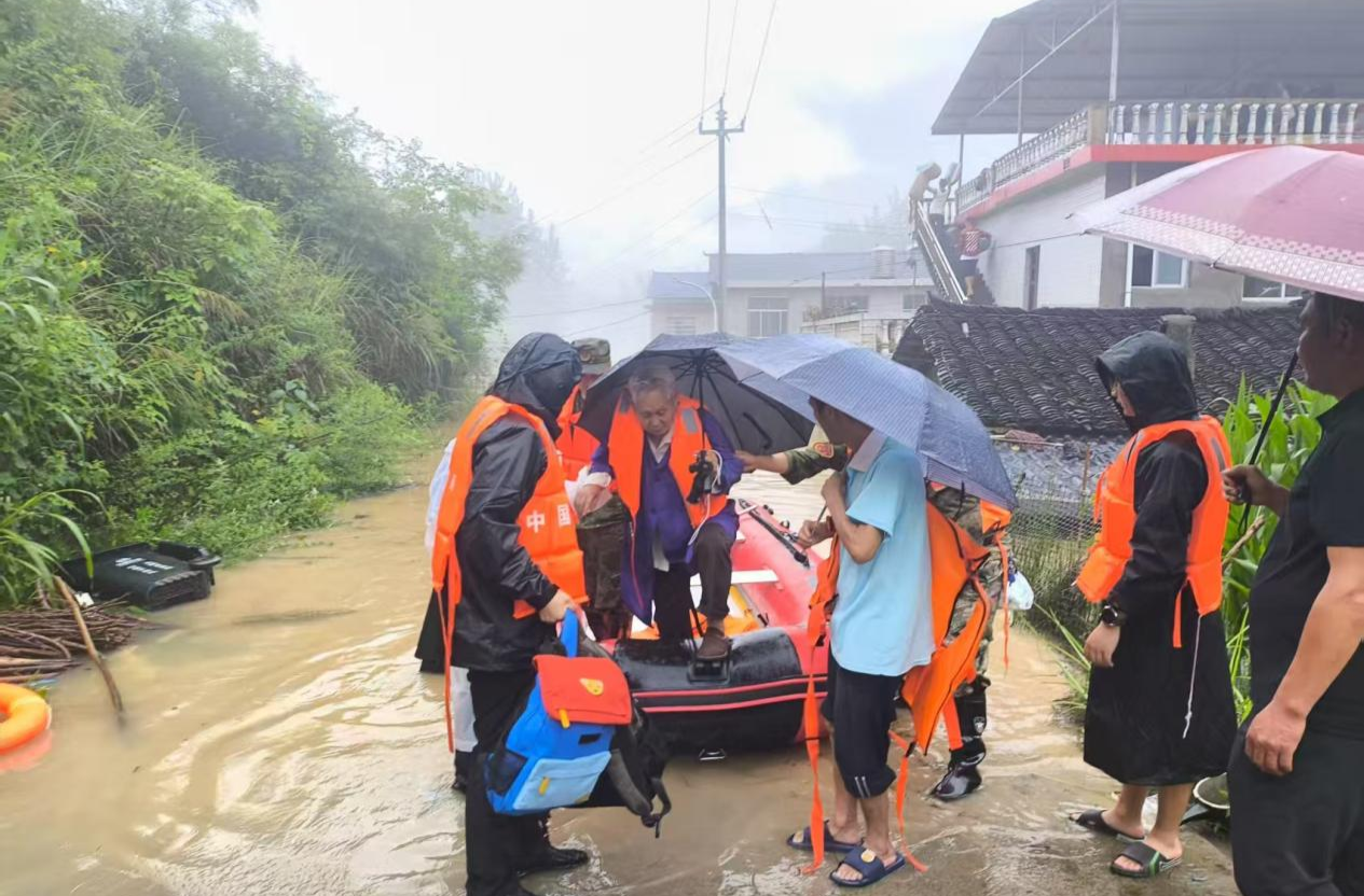 降雨达“特强”等级 落区高度重叠 湖南已紧急转移避险超15万人次