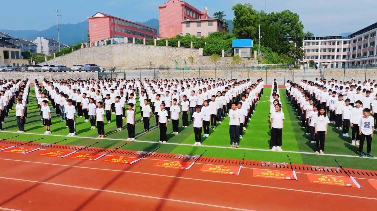 娄底市新化县炉观镇中心学校—黑虎拳风进校园，少年挥拳展锋