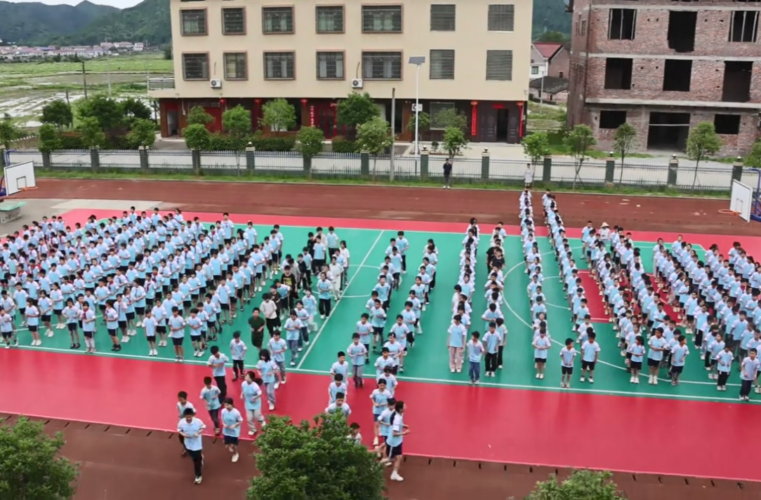 《活力绽放·快乐时光——鸾山中心完小大课间活动纪实》