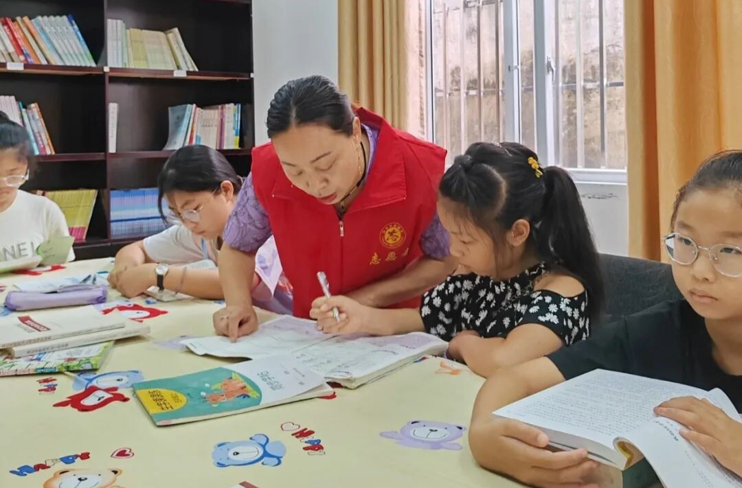加强托管服务 全国妇联等16部门联合部署2025暑期儿童关爱服务活动