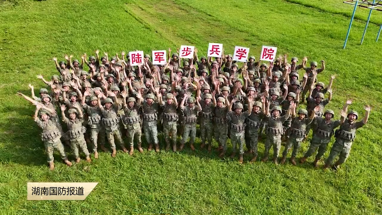 2025中国军校大学生毕业歌会昨晚热血开唱