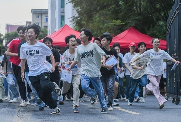承诺打了对折 高考后的亲子冲突如何解？