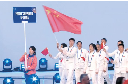 长沙学子担任大运会中国代表团旗手