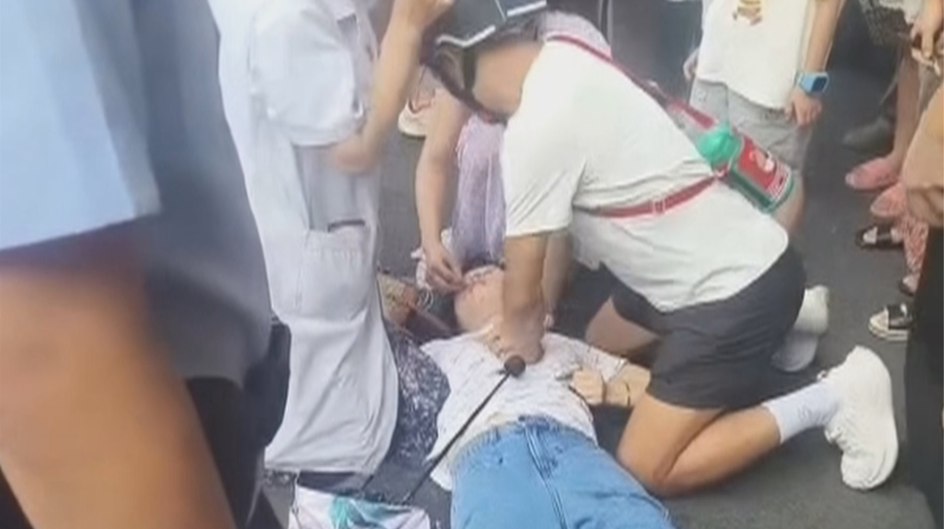 衡阳女子高温昏厥倒地 多人接力心肺复苏急救