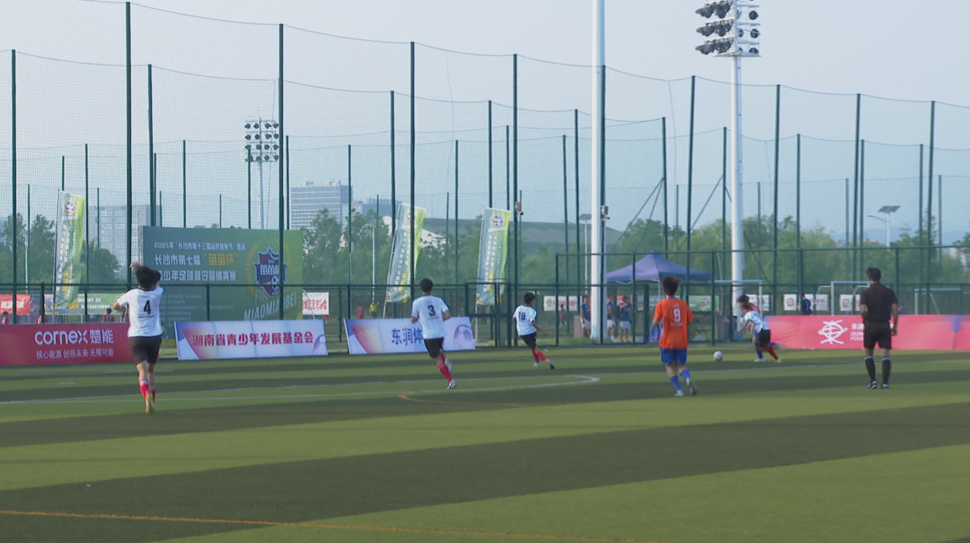 8支劲旅“足”梦绿茵 2025东润杯·湖南省青少年足球联赛开赛