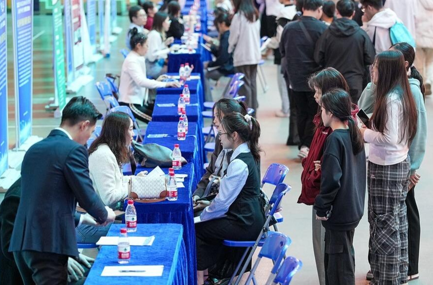 人社部：“五个有”支持高校毕业生更好实现创业就业