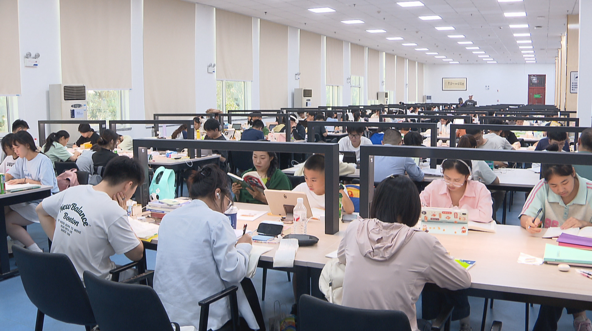 “充电”消暑 中小学生尽享“书香夏日”