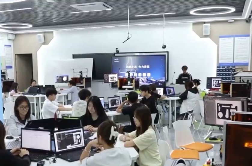 多地专科志愿填报开始 学校专业怎么选？“实用贴”来了