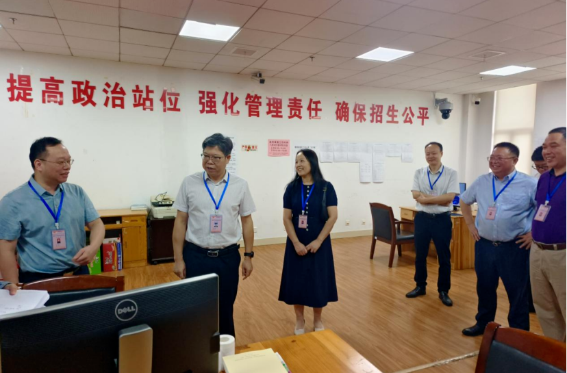 曾市南检查我省2025年普通高校招生录取工作