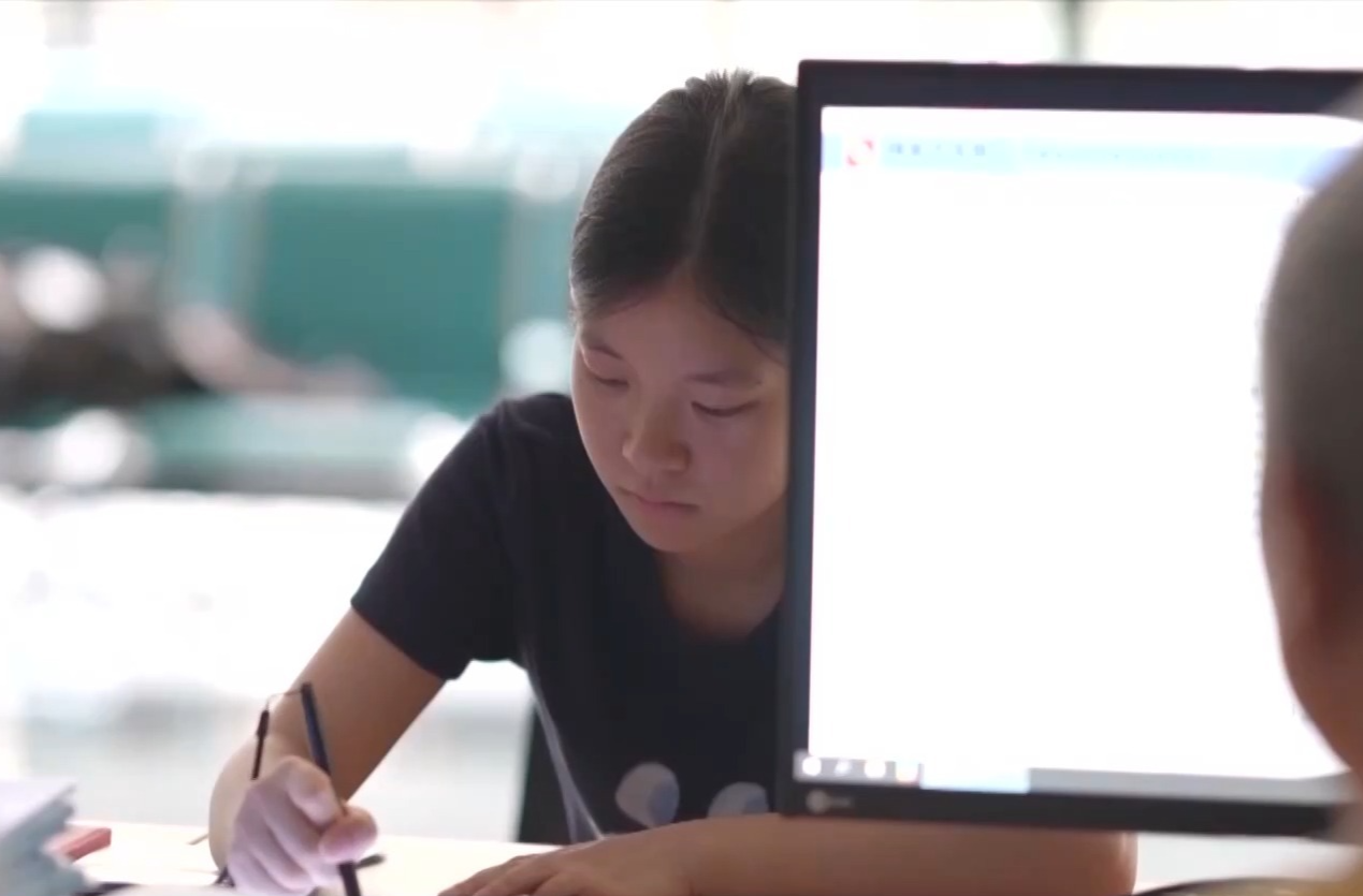 @同学们 考得上就能读得起 如有困难请申领助学贷款