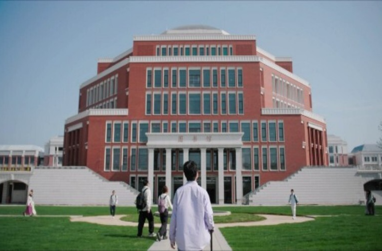 新型研究型大学： 围绕国家发展所需 培养拔尖创新人才