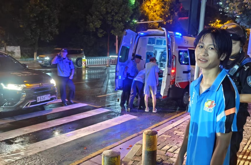 湖南“00后”外卖小哥勇救落水女子：“我不下去，一条命可能没了”