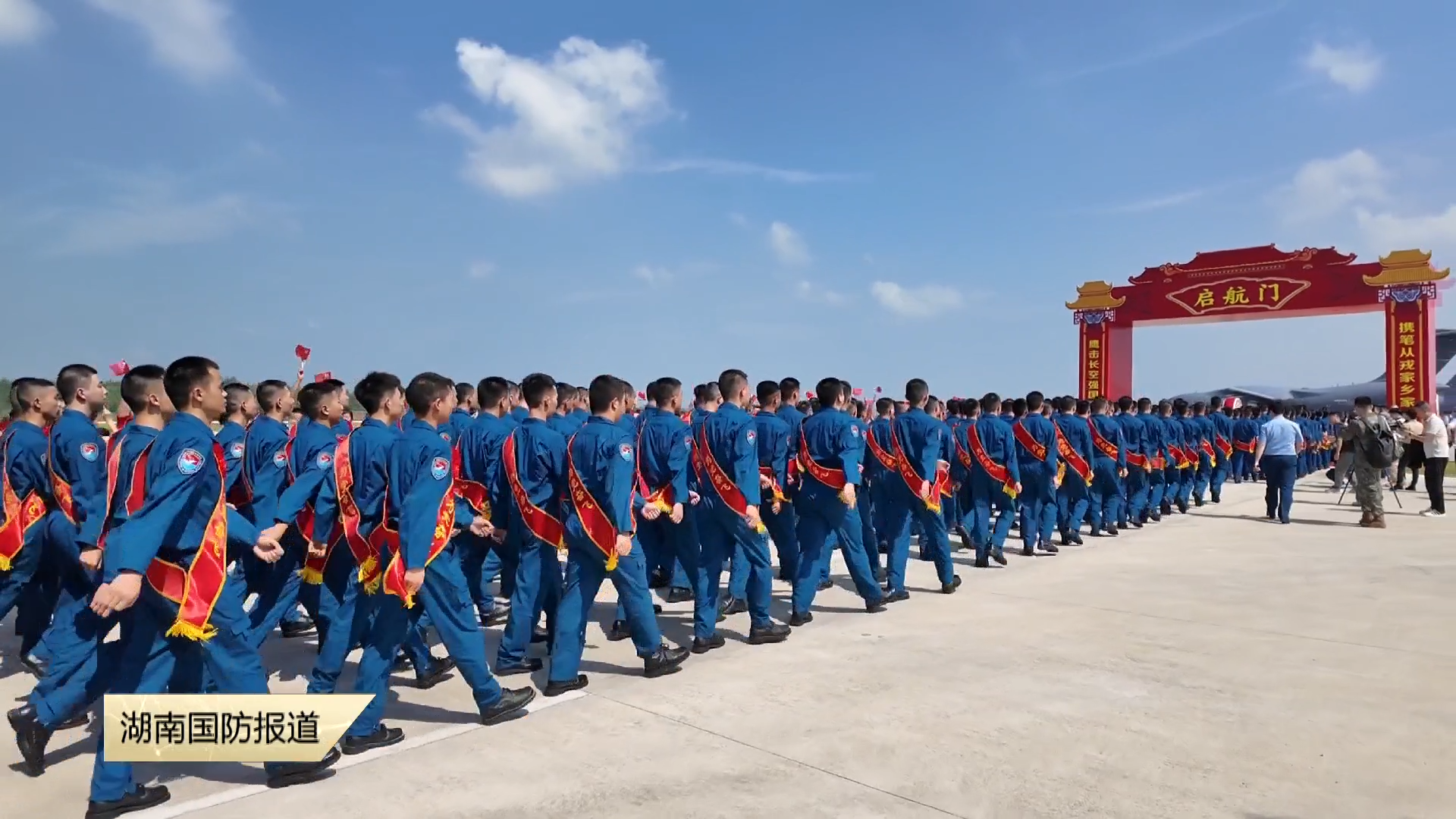 空军使用多架运-20送新飞行学员报到——乘“鲲鹏”逐梦 赴空天之约