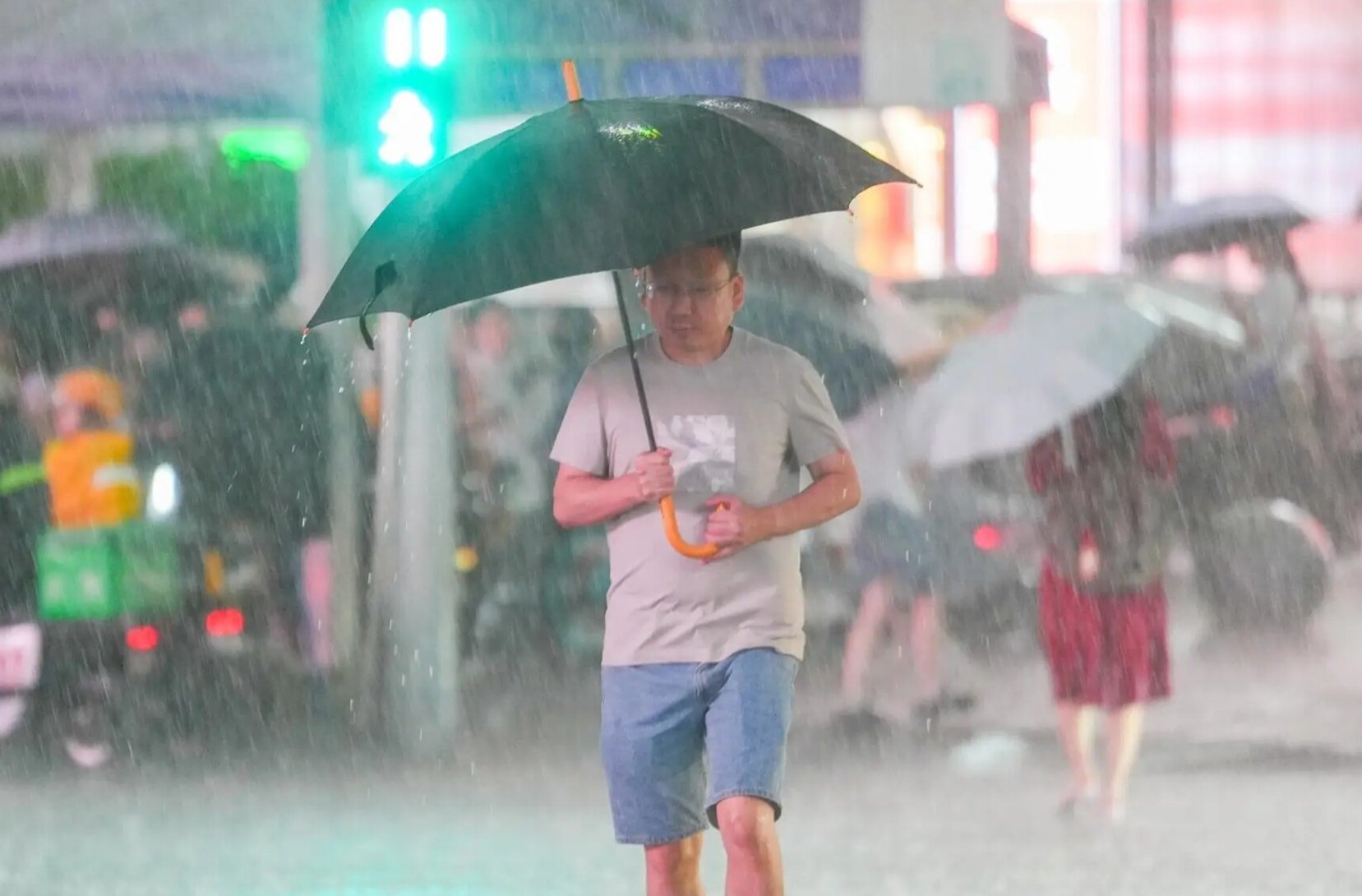 湖南省气象局提升气象灾害（暴雨）四级应急响应为三级