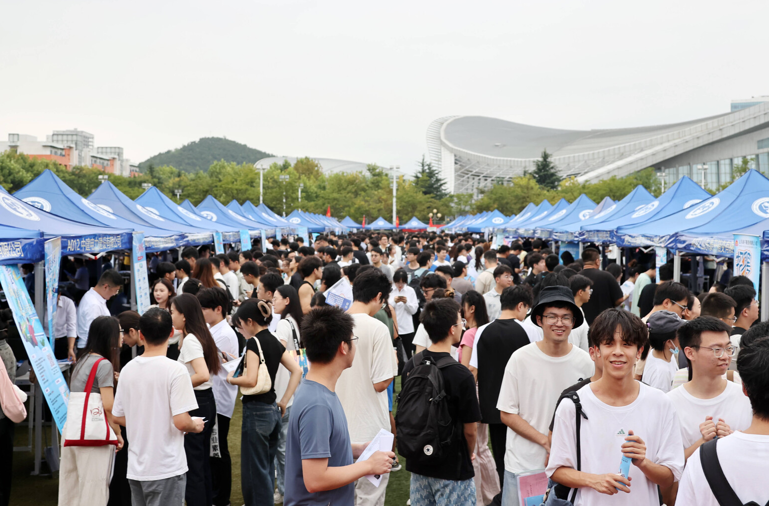 供岗2万+，国家大学生就业服务平台上新3个专场招聘会