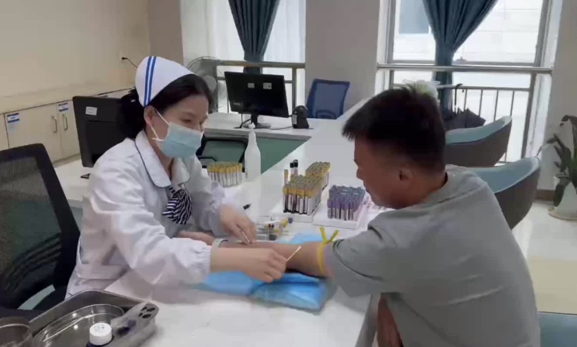 90后“开心老师”的特殊一课：为陌生生命送去希望