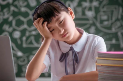 临近开学孩子出现心理不适是抑郁了吗？这样帮助孩子排解