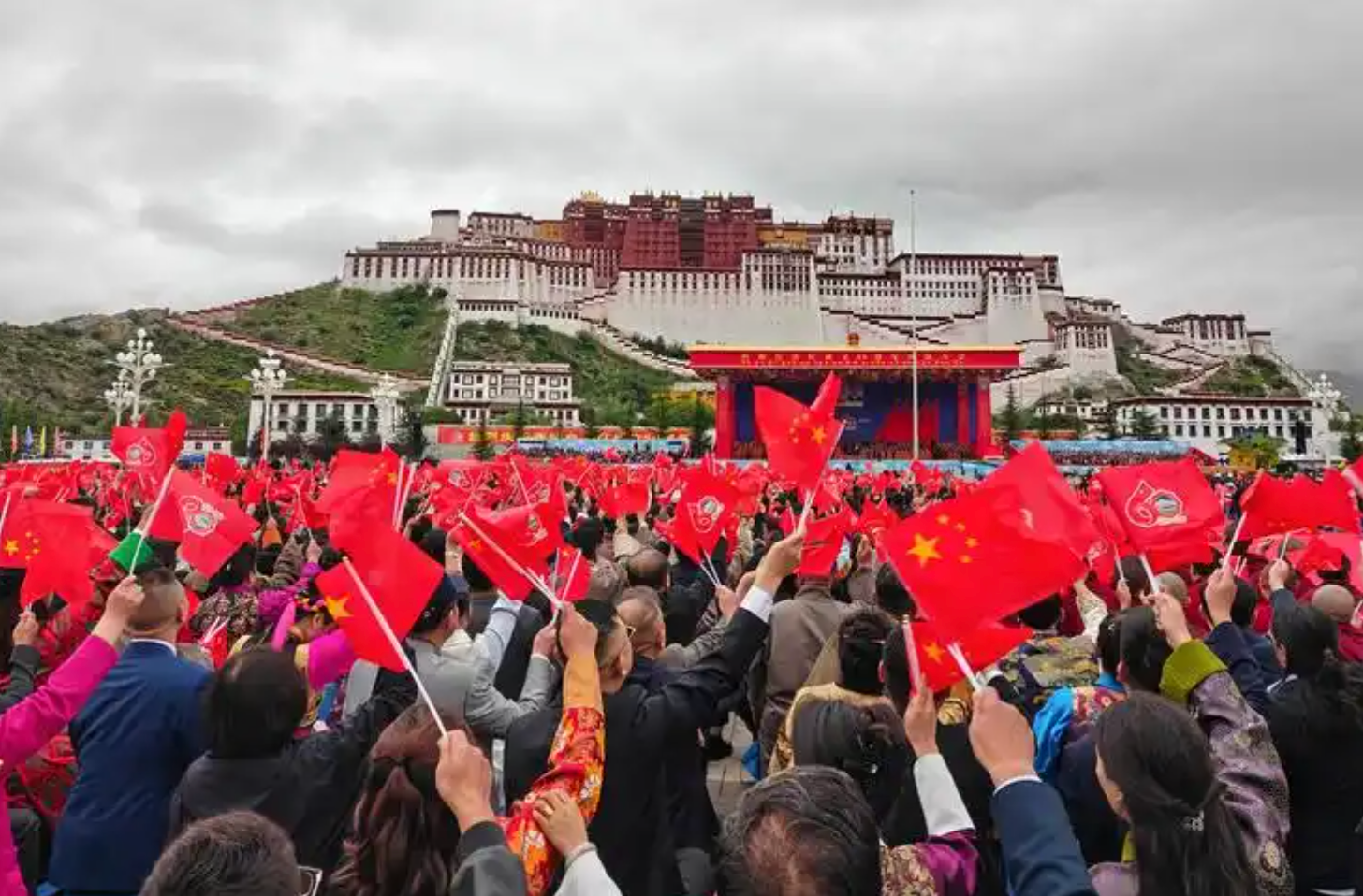 “共建中华民族共同体 书写美丽西藏新篇章”——习近平总书记率中央代表团出席西藏自治区成立60周年庆祝活动纪实