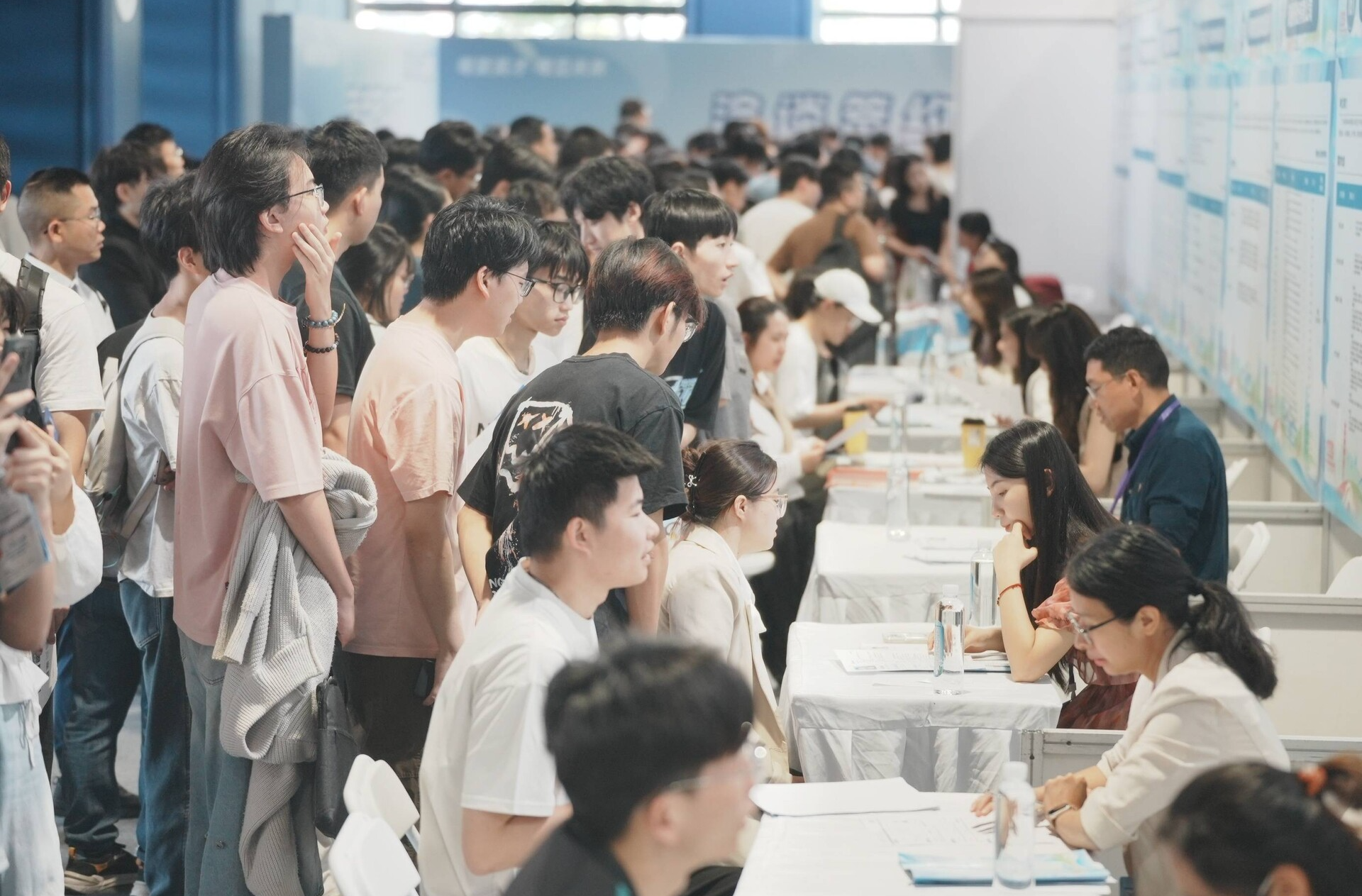 集中资源力量护航高校毕业生就业——从校园到职场 就业服务不断线