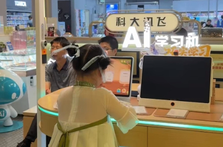 价格不菲的学习机，能“解放家长”吗？
