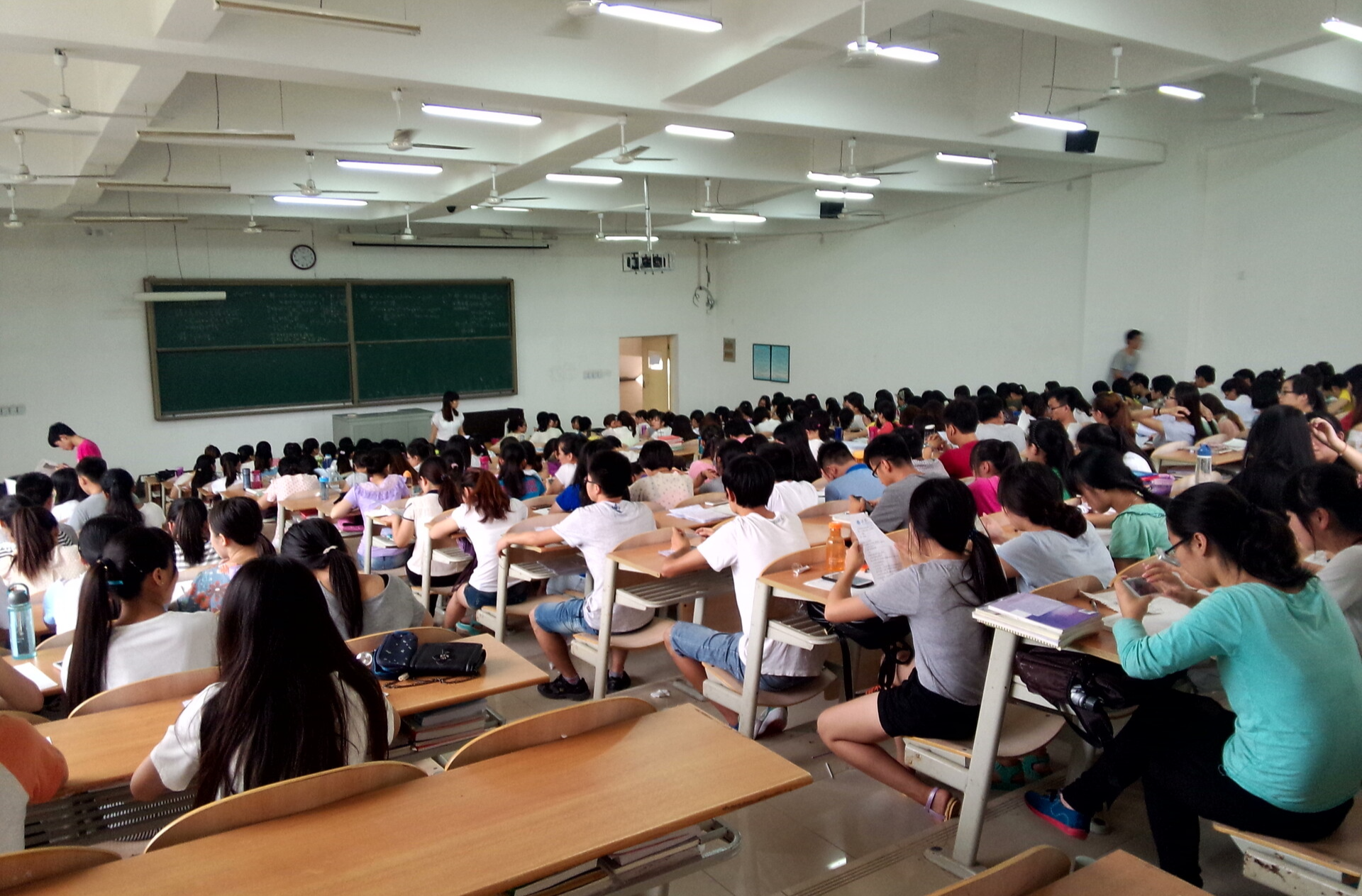 速递！中央教育工作领导小组印发《高等教育学科专业设置调整优化行动方案（2025—2027年）》