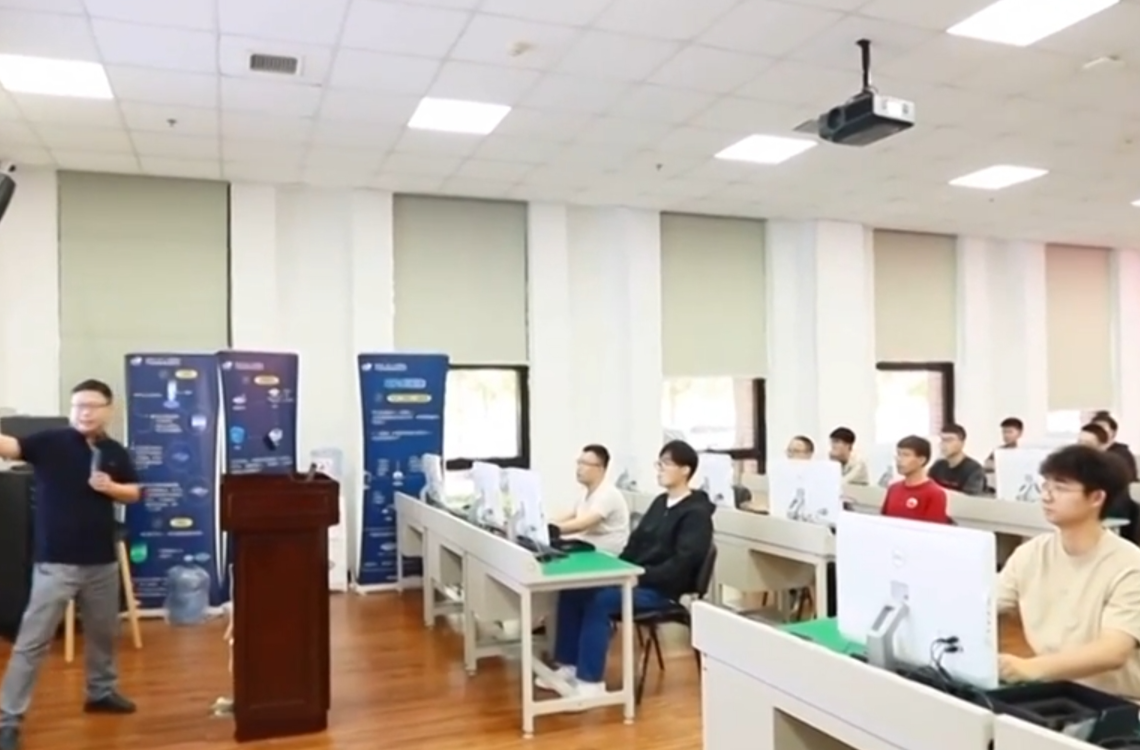 热词变成课表，课表变成产业 高等教育学生所学更符合社会所需