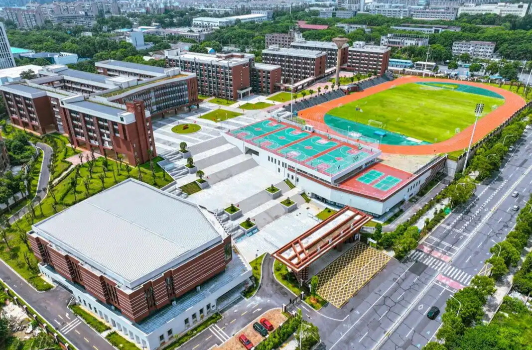 因地制宜加快综合高中学校建设