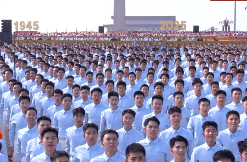 揭秘！约3000名高校学生组成的合唱团，演出服装有这些看不见的细节