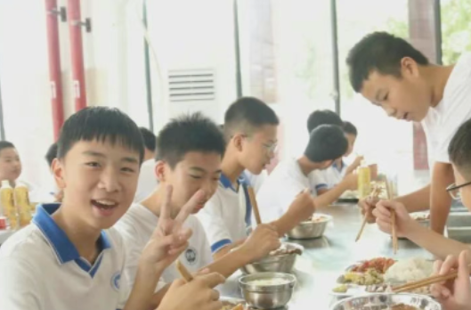 AI“管饭”，长沙校园餐真香