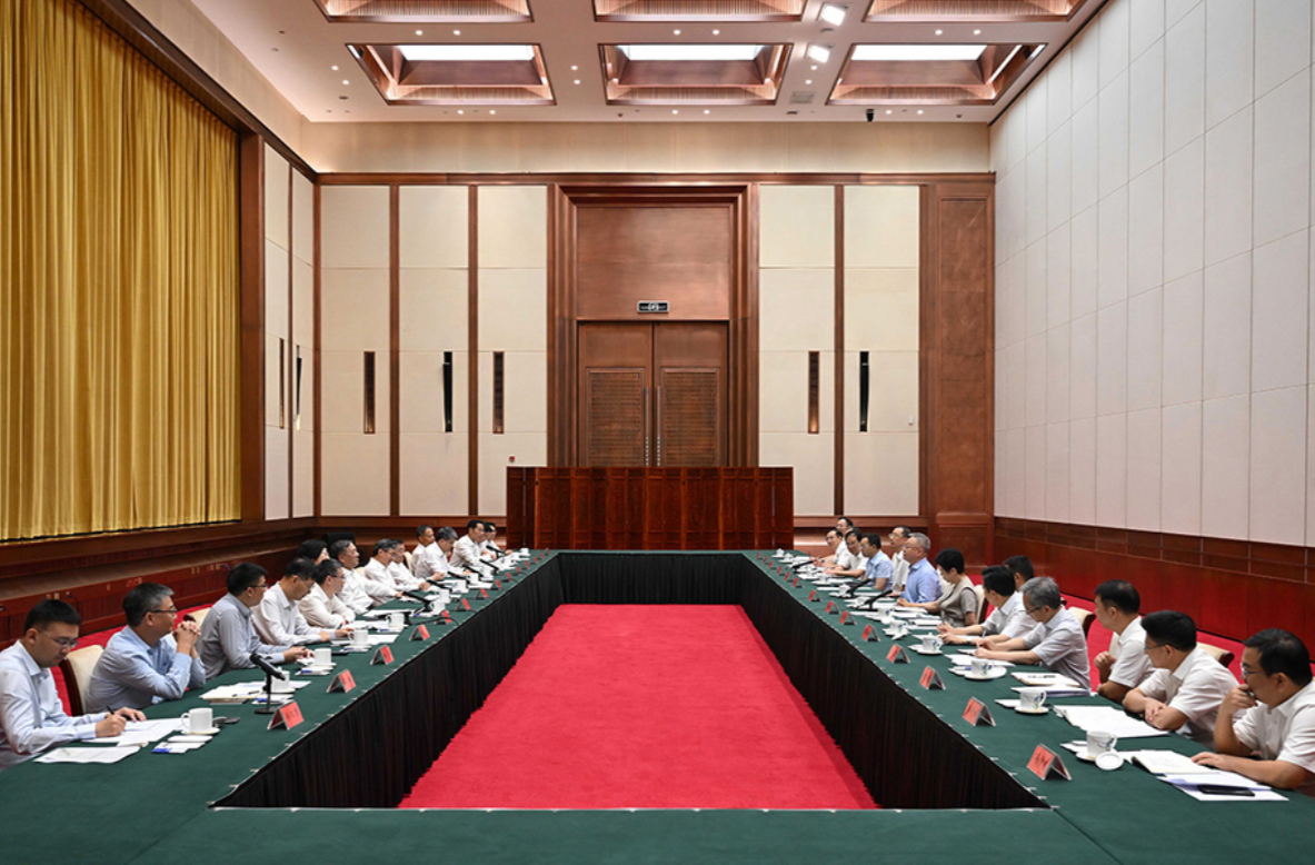 沈晓明与上海交通大学党委书记杨振斌、校长丁奎岭一行会谈