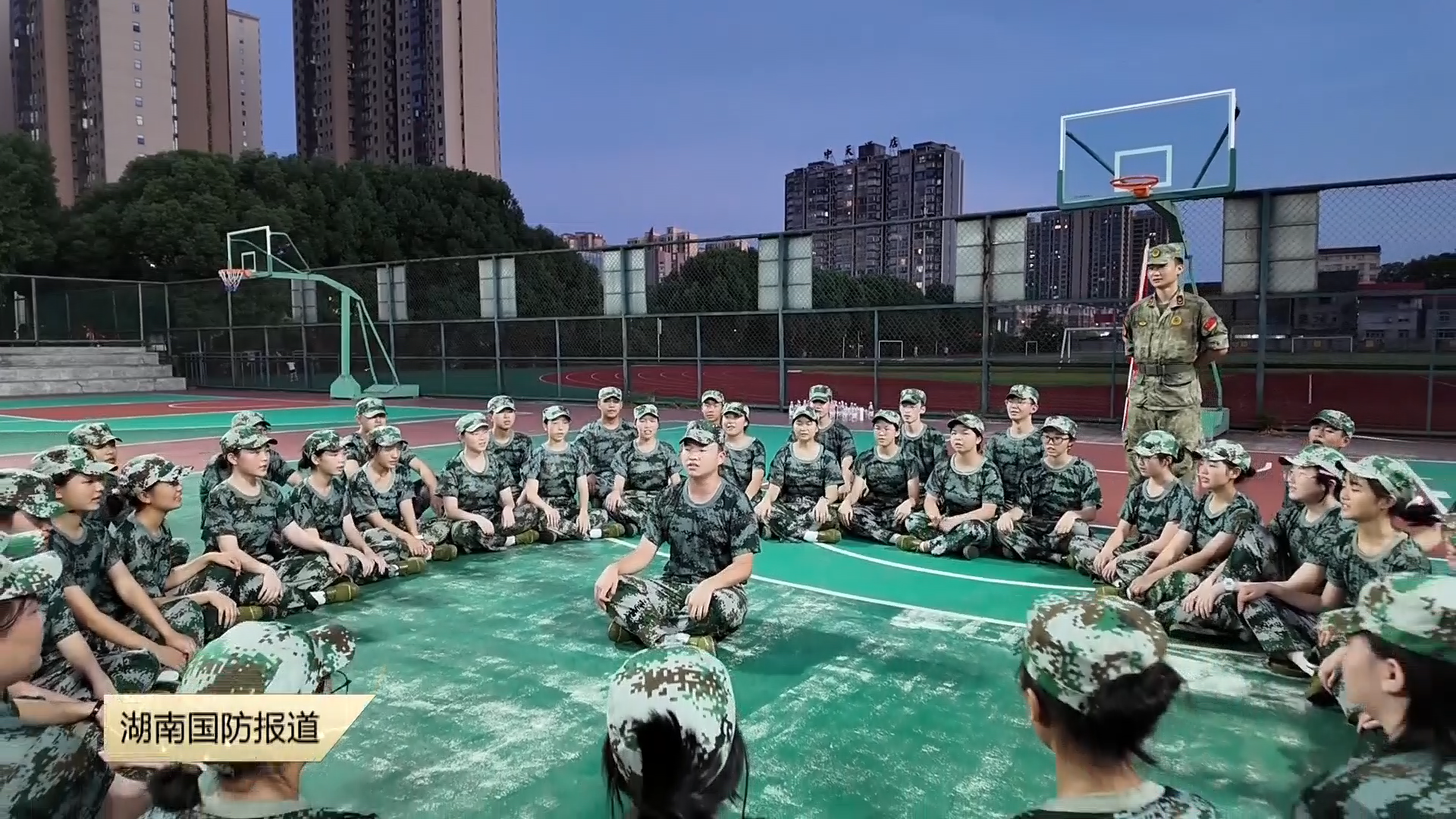 青春遇上迷彩 桃源学子军训场上淬炼成长