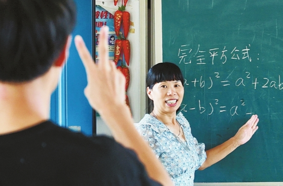 2025最美教师｜肖三红：三十三年初心未改