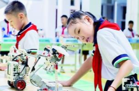 AI时代，如何成为不可替代的智慧教师